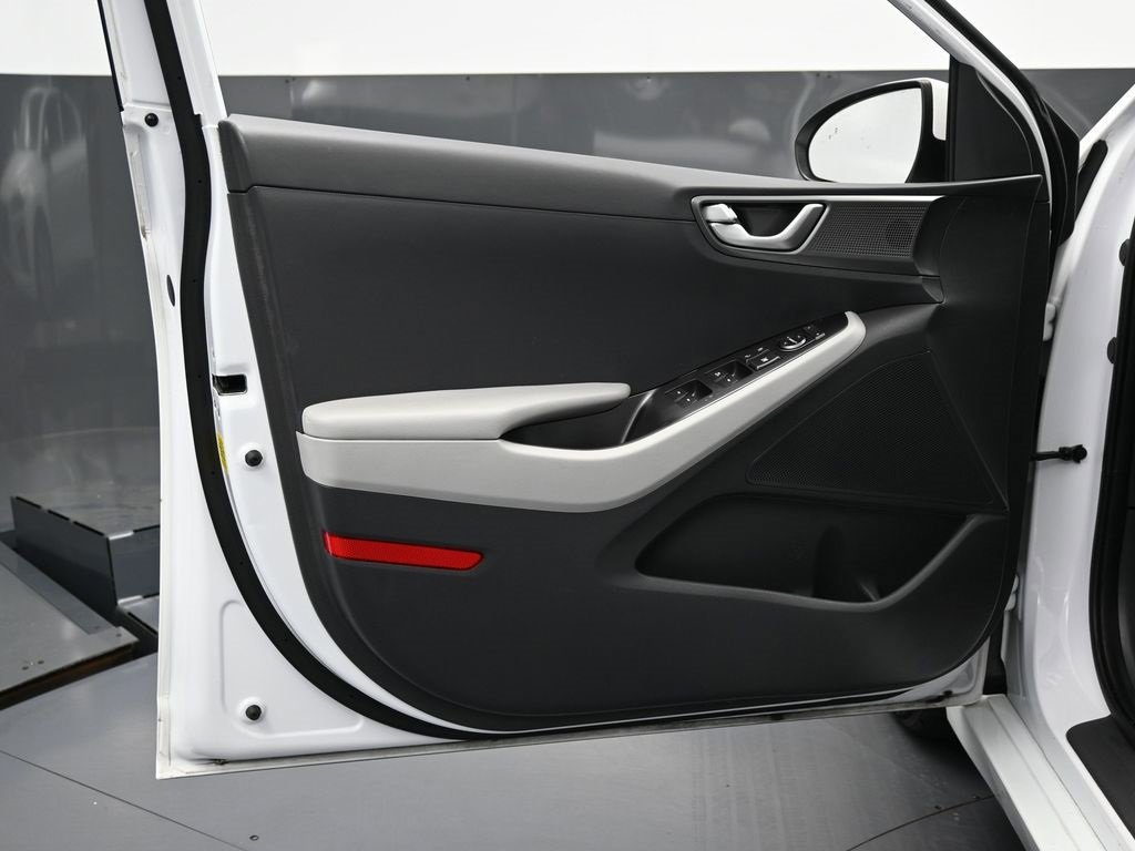 Used 2021 Hyundai Ioniq SE image 37