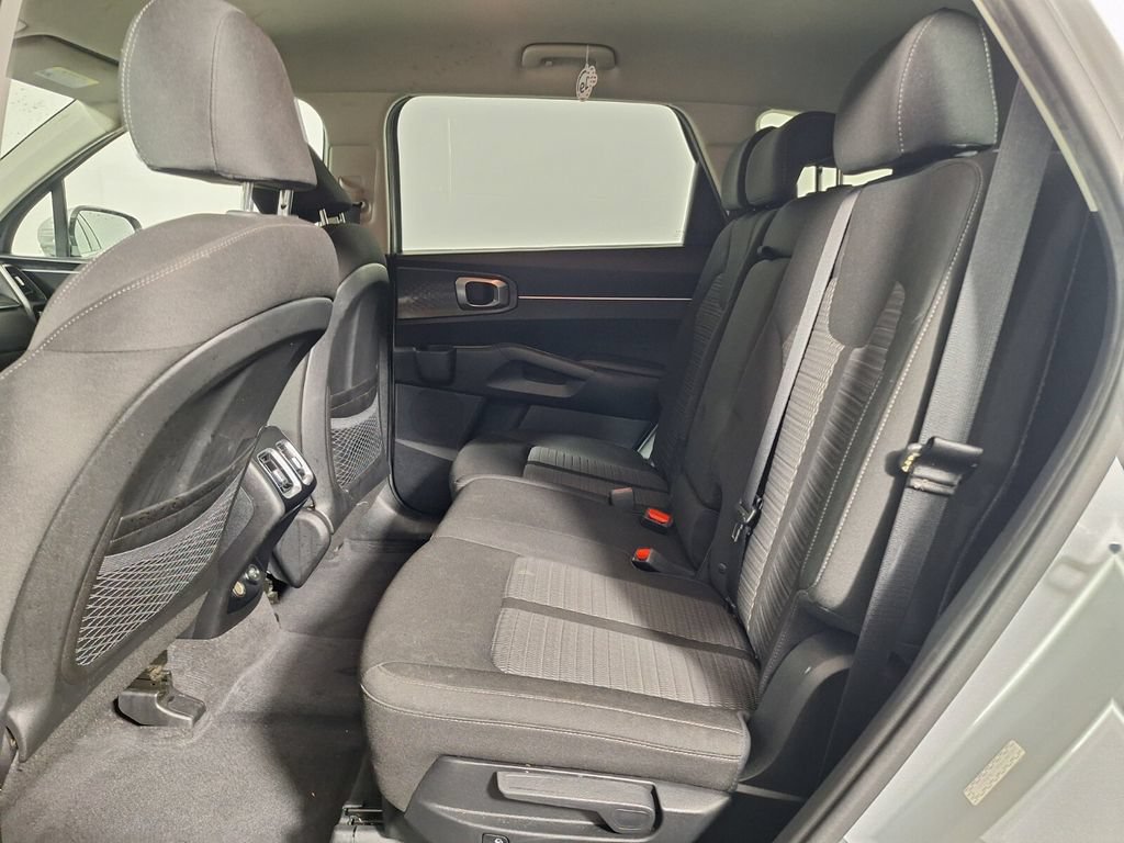 Used 2022 Kia Sorento LX FWD image 11