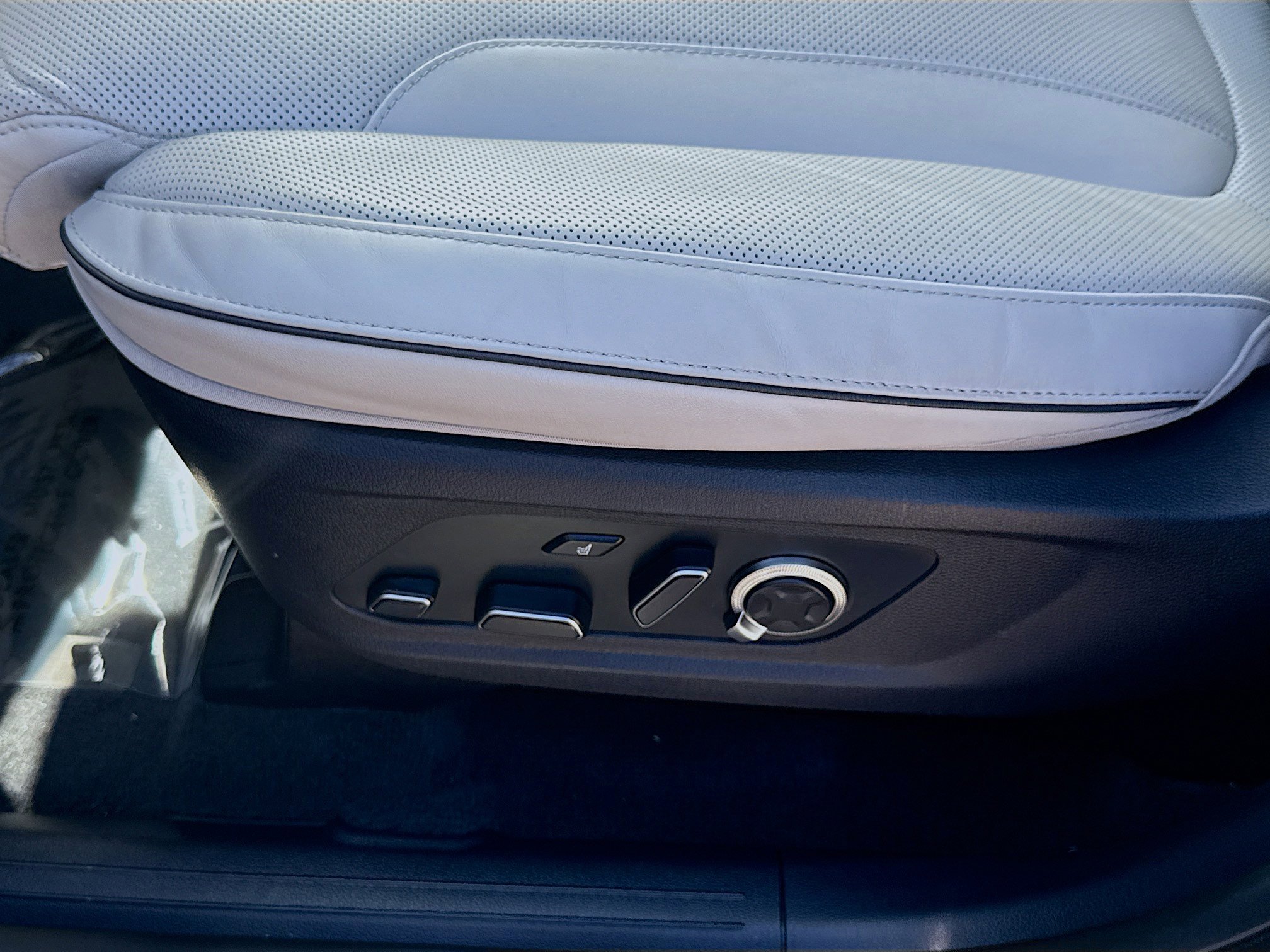 Used 2024 Hyundai Palisade Calligraphy image 15