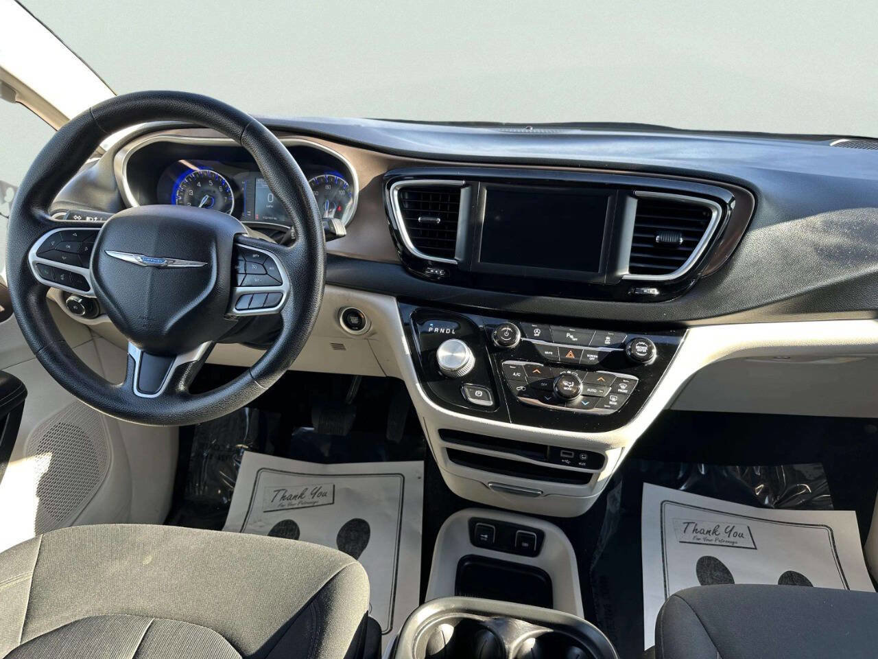 Used 2019 Chrysler Pacifica Touring Plus w/ Tire & Wheel Group FWD image 18