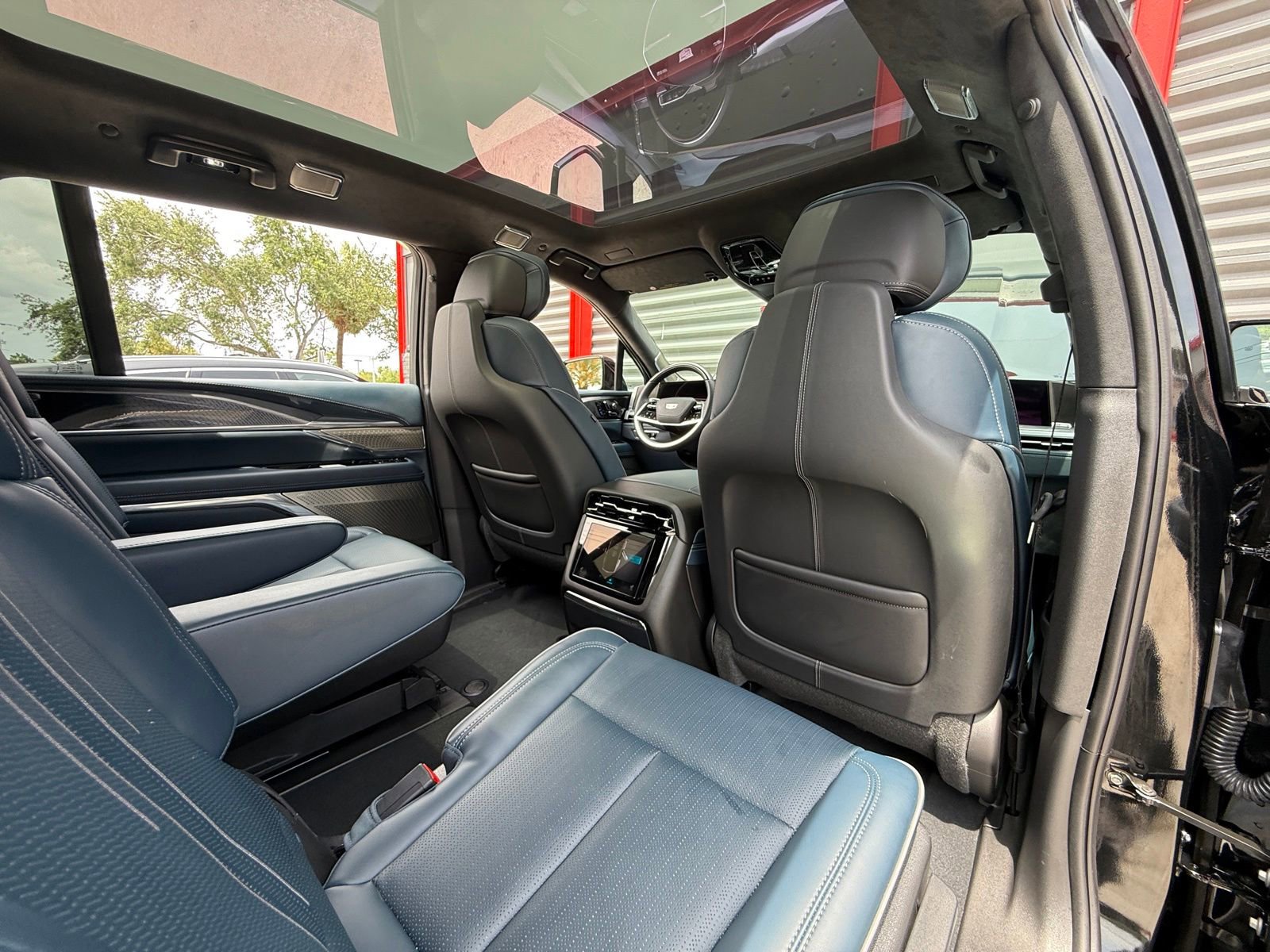 Used 2025 Cadillac Escalade IQ Luxury 2 w/ LPO, Premium Carpet Package AWD/4WD image 33
