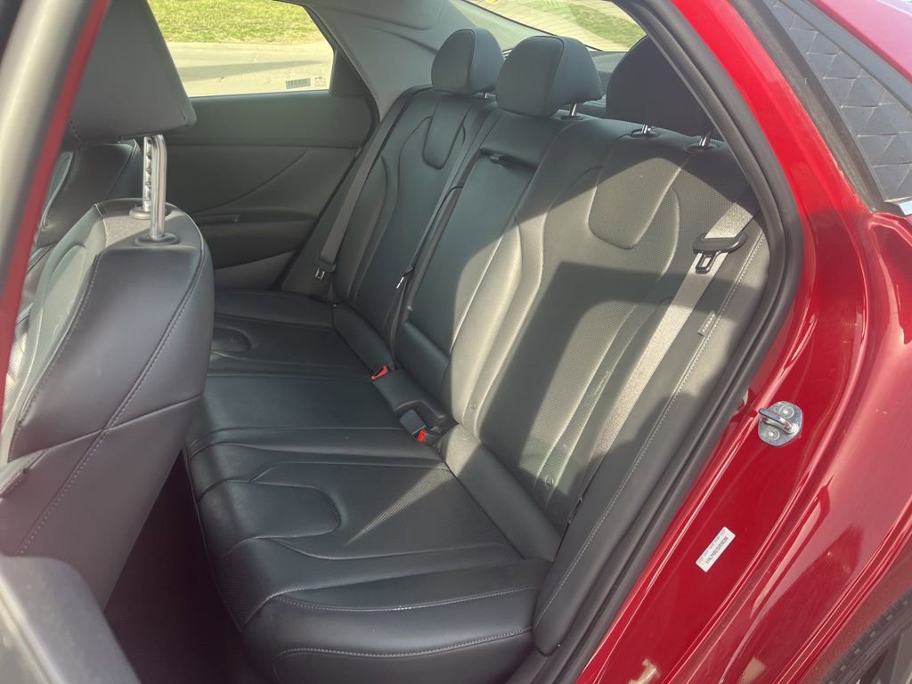 Used 2025 Hyundai Elantra Limited image 21