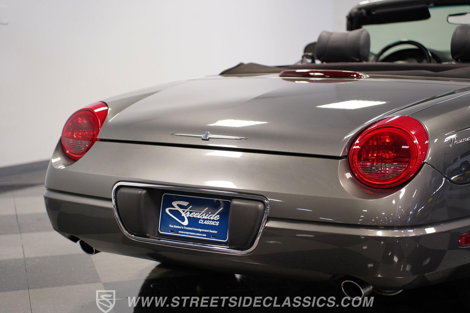 Used 2003 Ford Thunderbird image 27