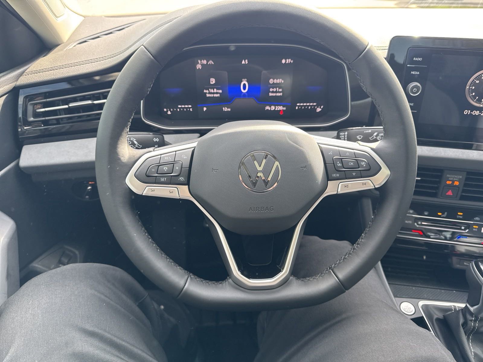 New 2026 Volkswagen Jetta SE FWD image 9