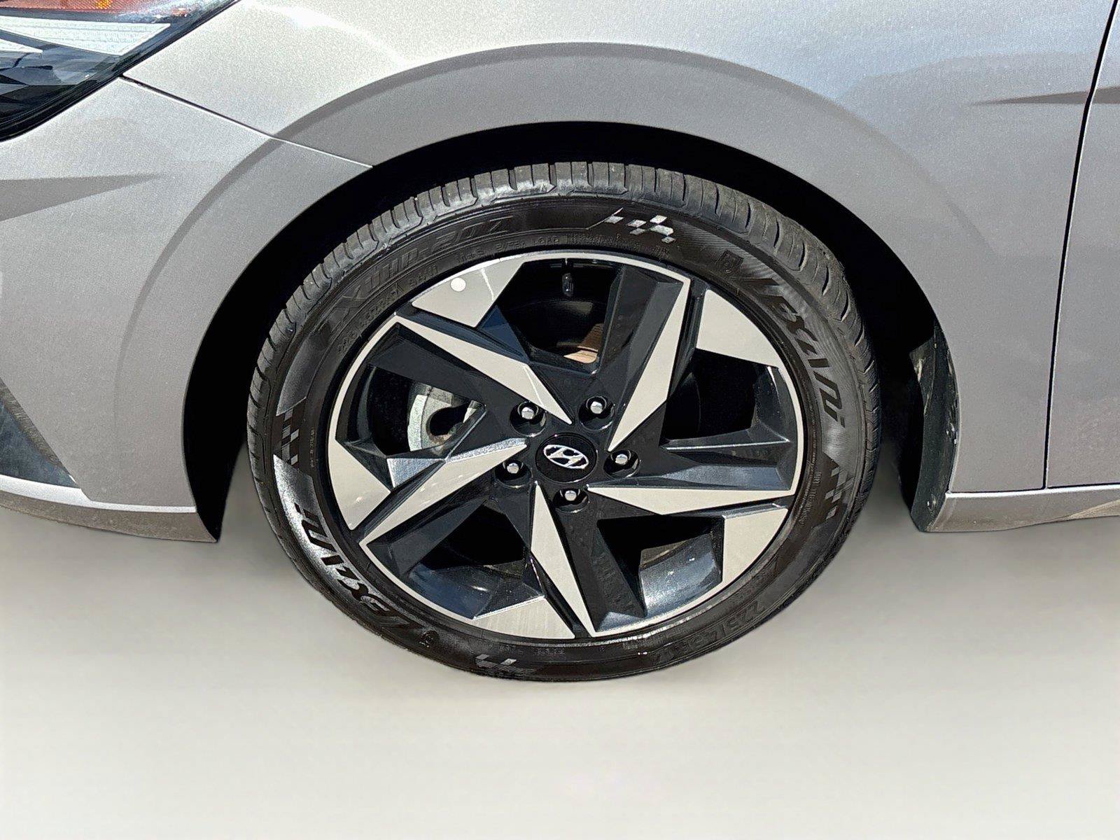 Used 2023 Hyundai Elantra Limited FWD image 32