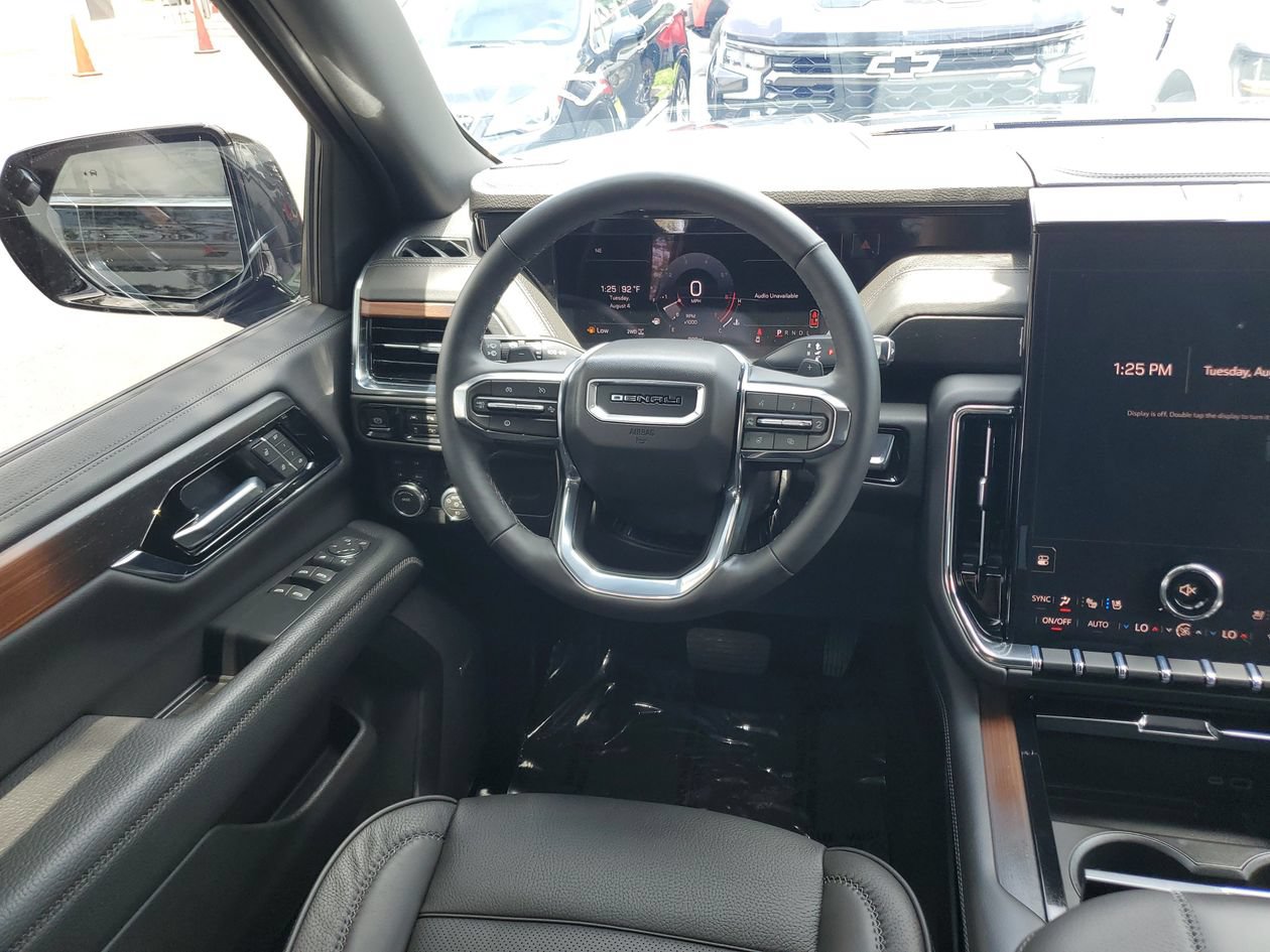 Used 2026 GMC Yukon Denali w/ Sun & Power Step Package AWD/4WD image 12