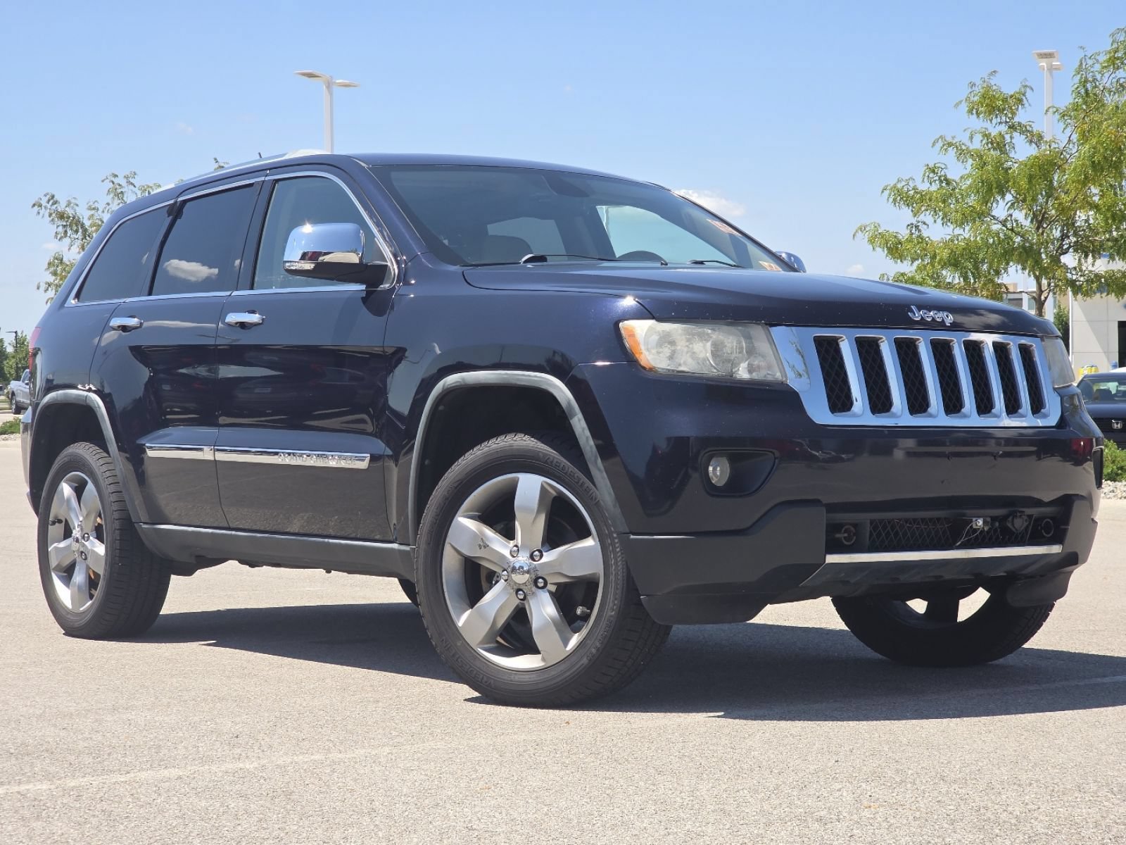 Used 2011 Jeep Grand Cherokee Overland w/ Mopar Chrome Edition Group AWD/4WD image 2