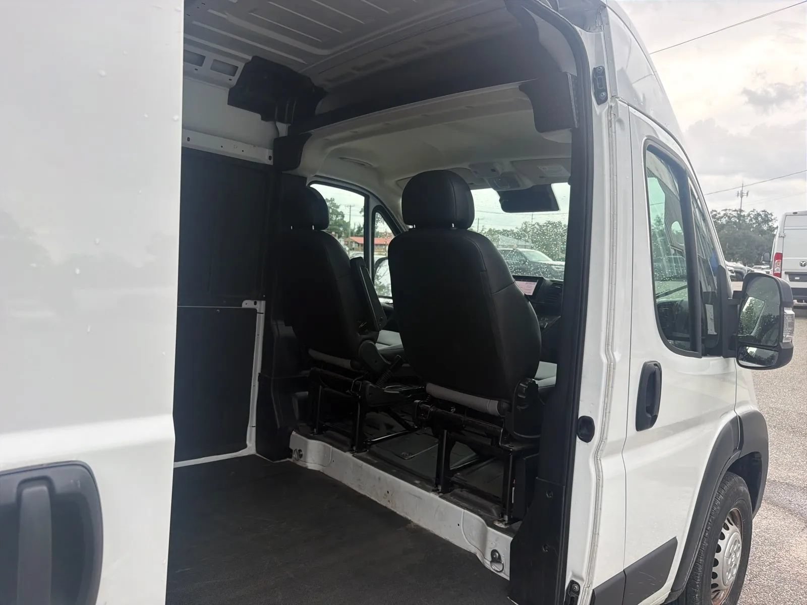 Used 2025 RAM ProMaster 2500 w/ Convenience Group FWD image 18