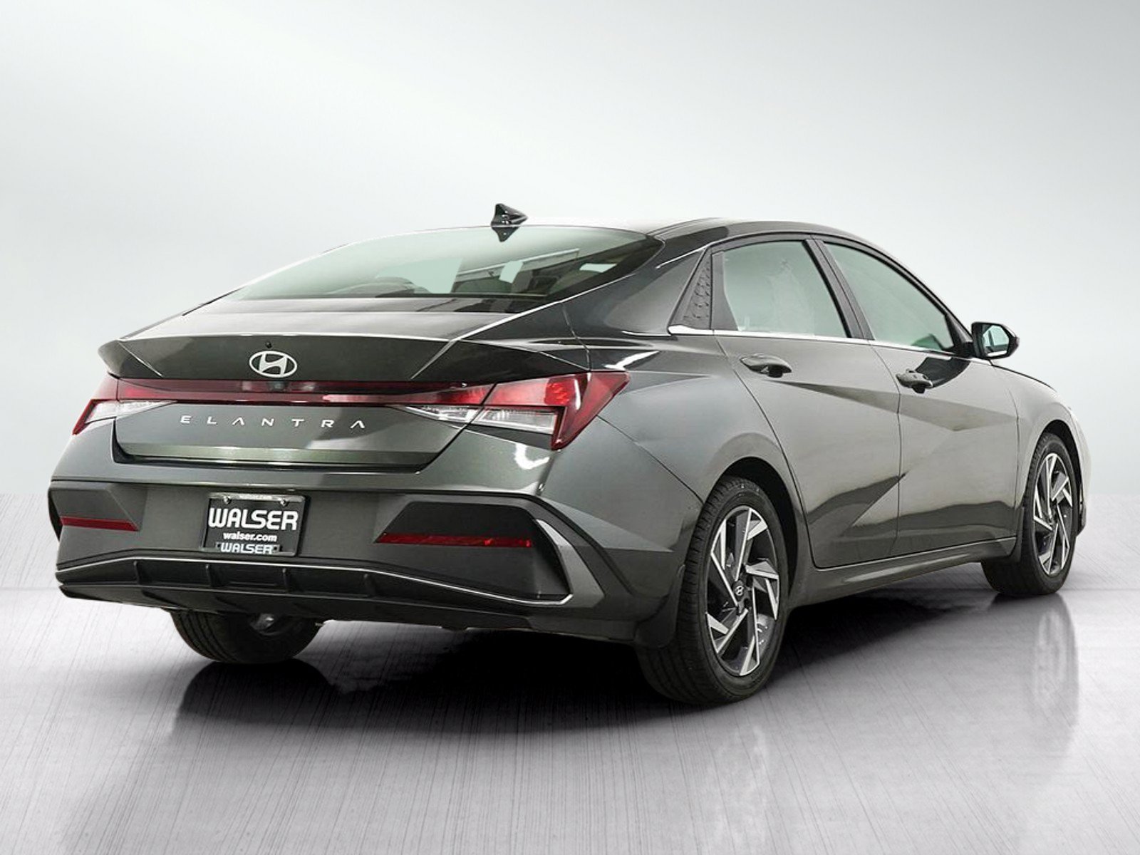 Used 2024 Hyundai Elantra SEL w/ Convenience Package FWD image 5