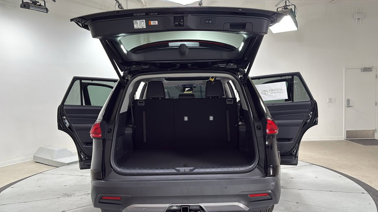 New 2025 Toyota Grand Highlander Platinum image 16