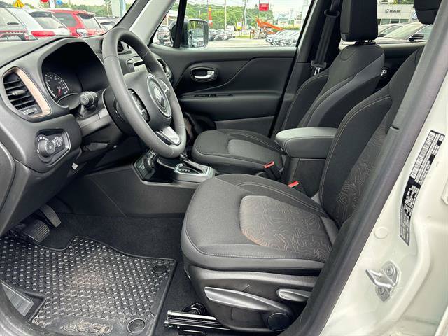 Certified 2023 Jeep Renegade Latitude w/ Sun/Sound Group AWD/4WD image 10