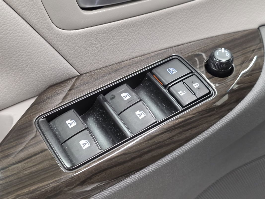 Used 2017 Toyota Sienna XLE Premium image 31