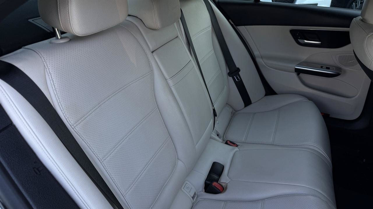Used 2022 Mercedes-Benz C 300 4MATIC Sedan image 38