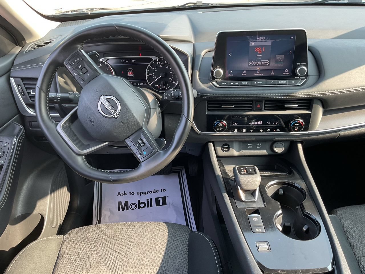 Used 2025 Nissan Rogue SV FWD image 16