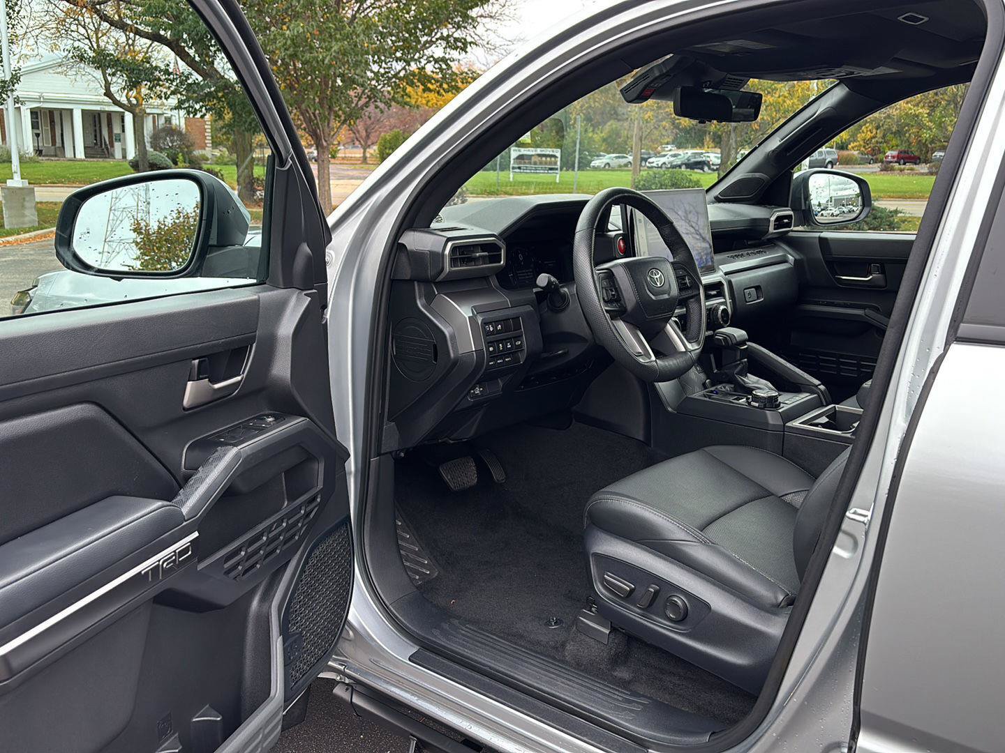 Used 2024 Toyota Tacoma TRD Off-Road w/ TRD Off Road Premium Package AWD/4WD image 2