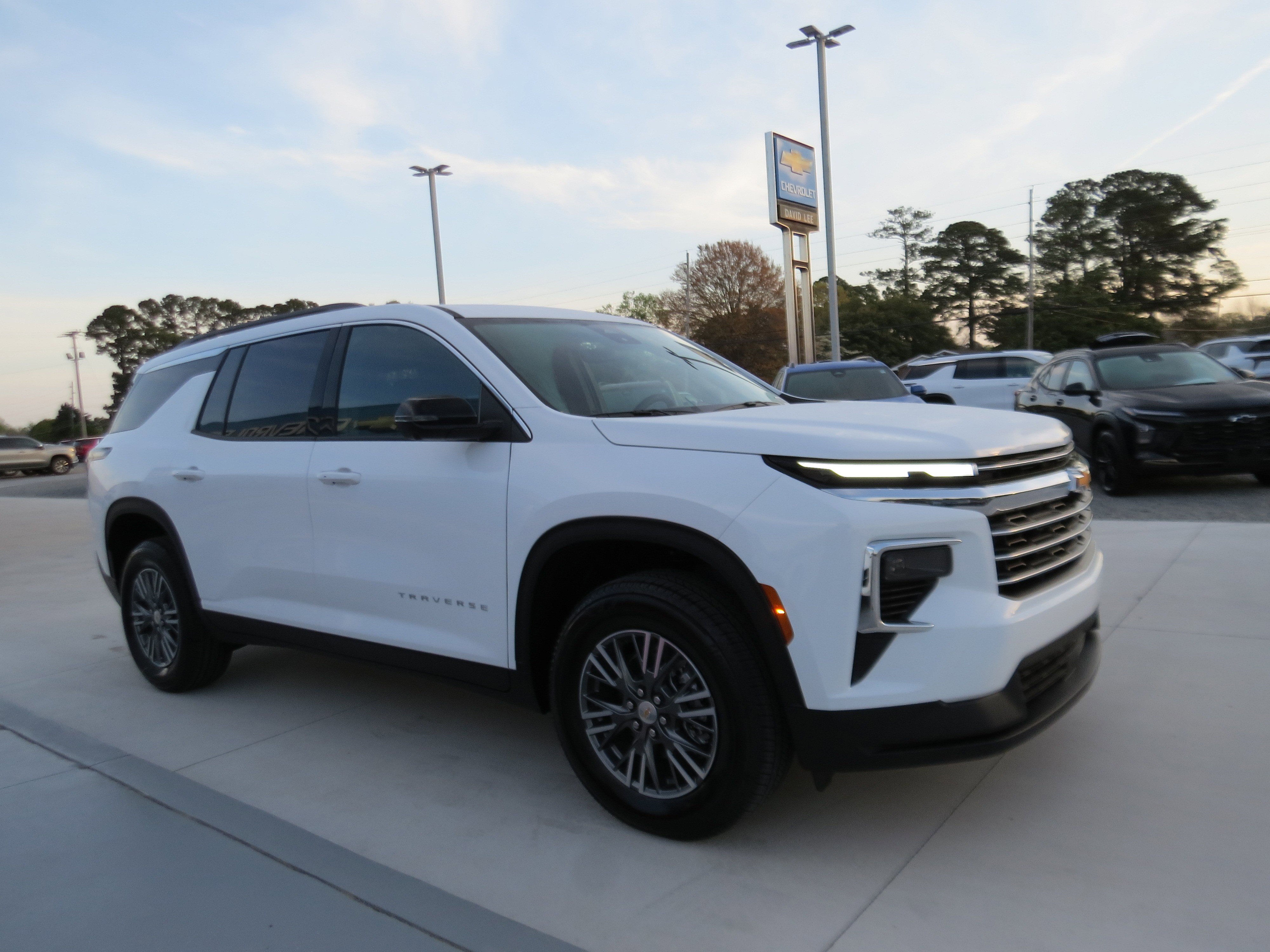 New 2026 Chevrolet Traverse LT w/ Driver Confidence Package FWD image 8