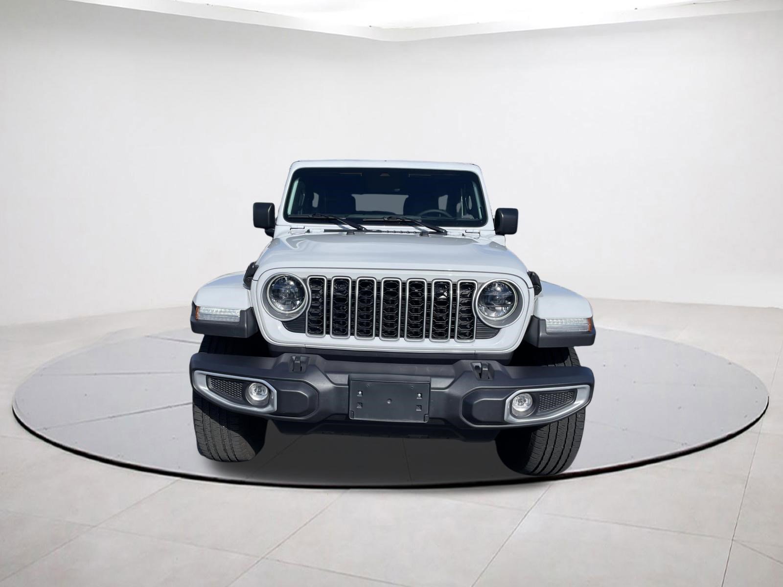 Used 2025 Jeep Wrangler Sahara image 2