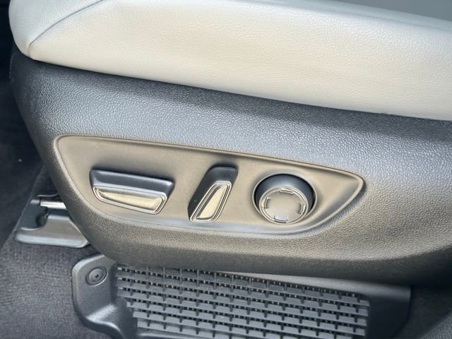 Used 2025 Toyota Sienna XLE image 23