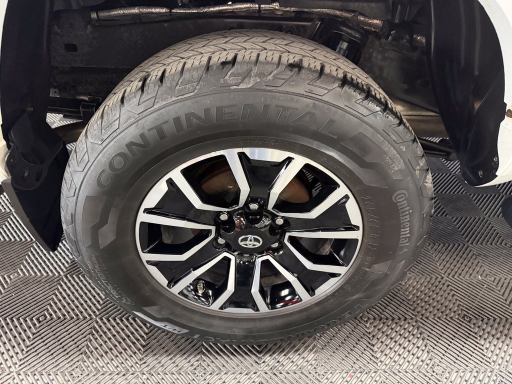 Used 2020 Toyota Tacoma TRD Sport w/ Technology Package AWD/4WD image 19