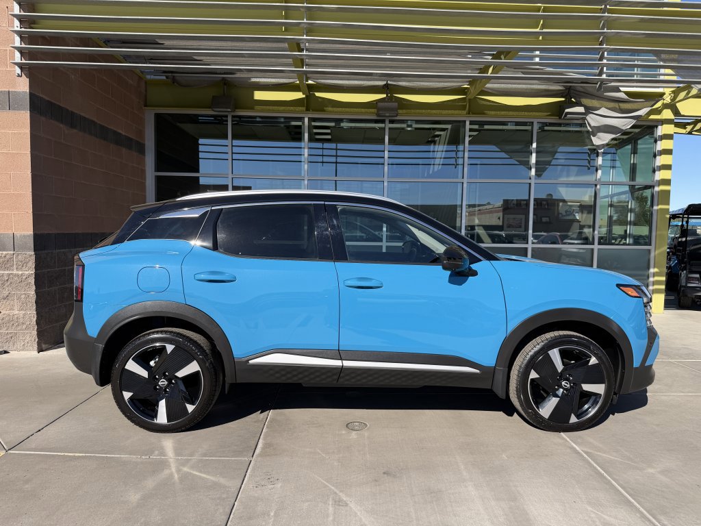 Used 2025 Nissan Kicks SR FWD image 9