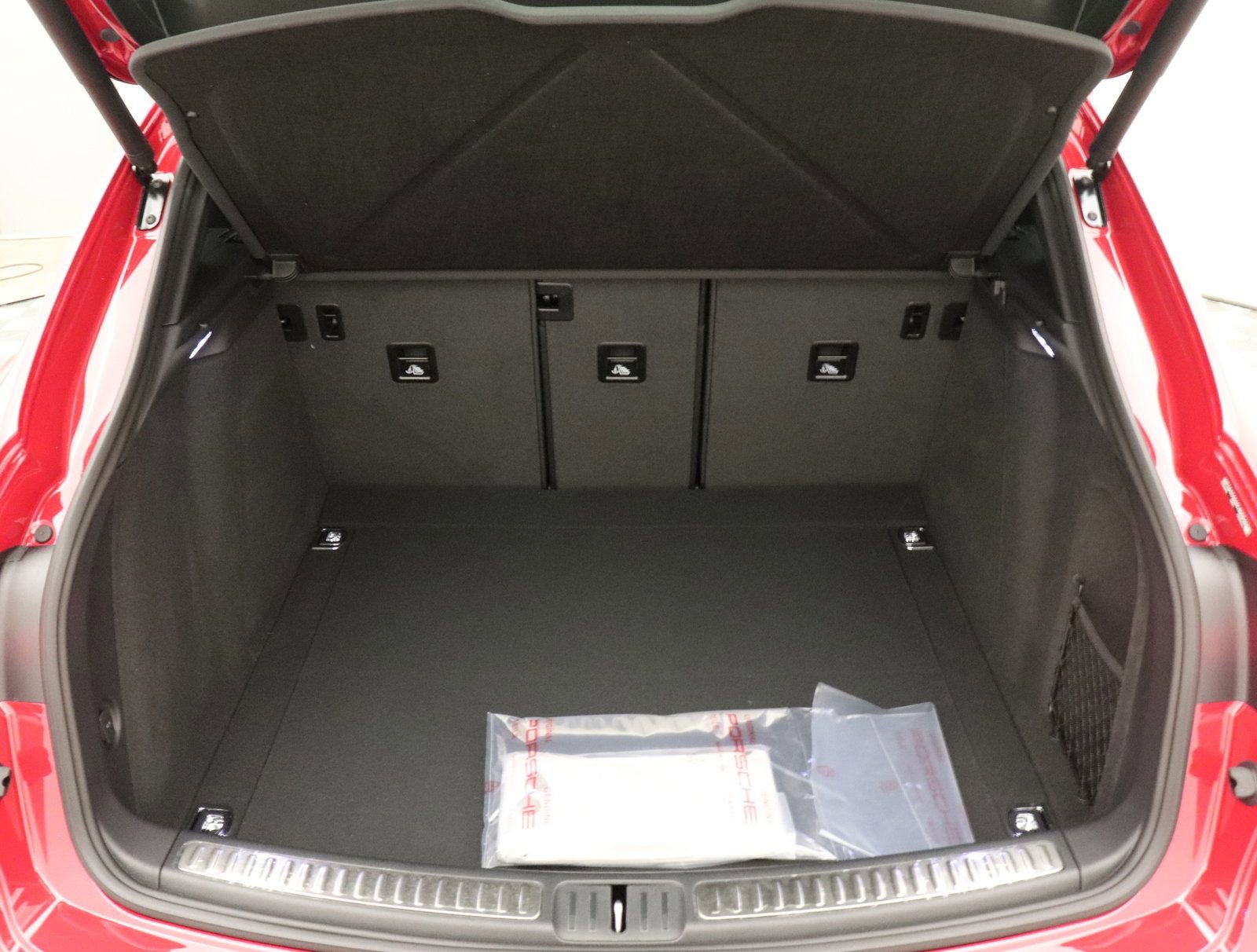 Used 2025 Porsche Macan image 19