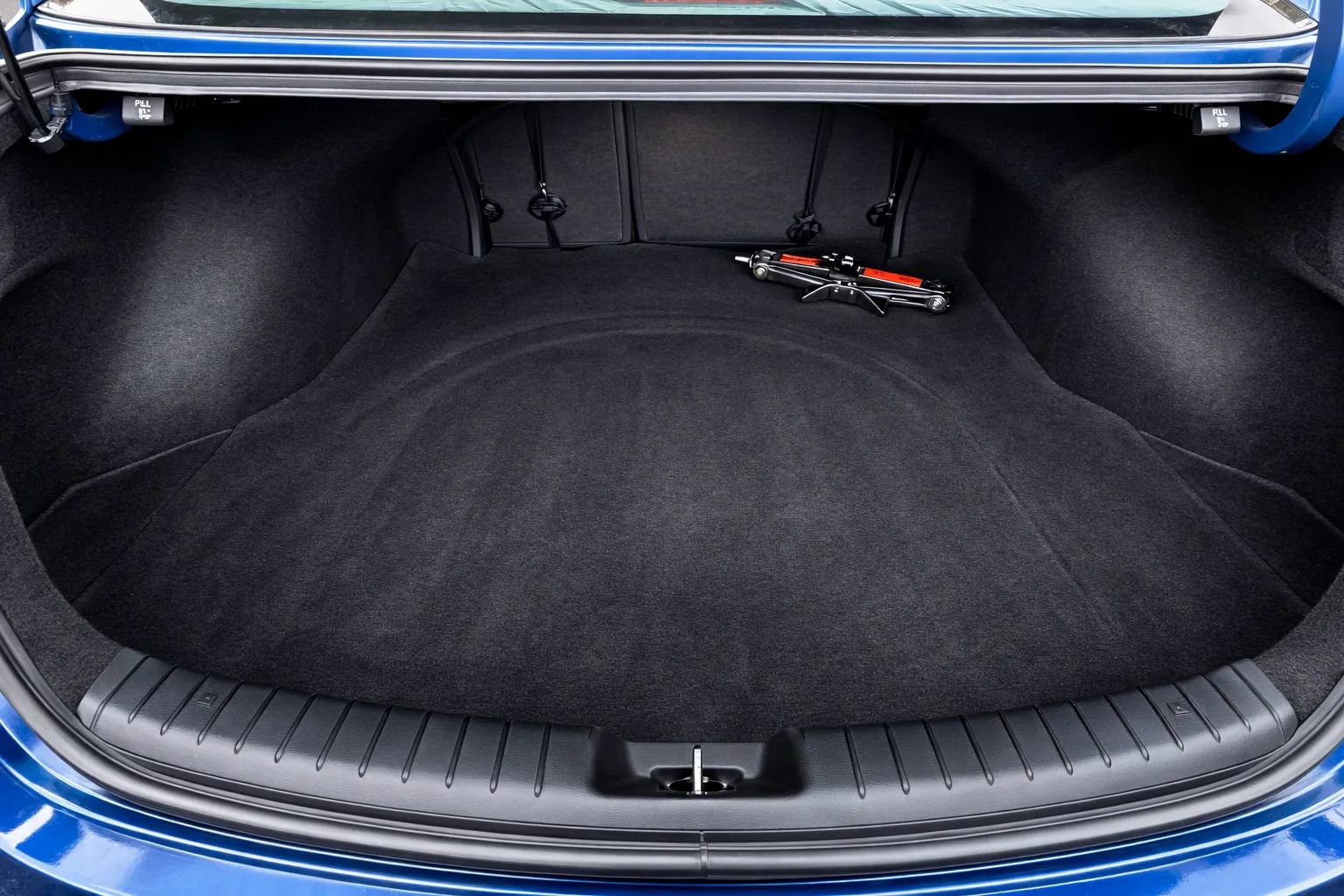 Used 2017 Hyundai Elantra SE image 11