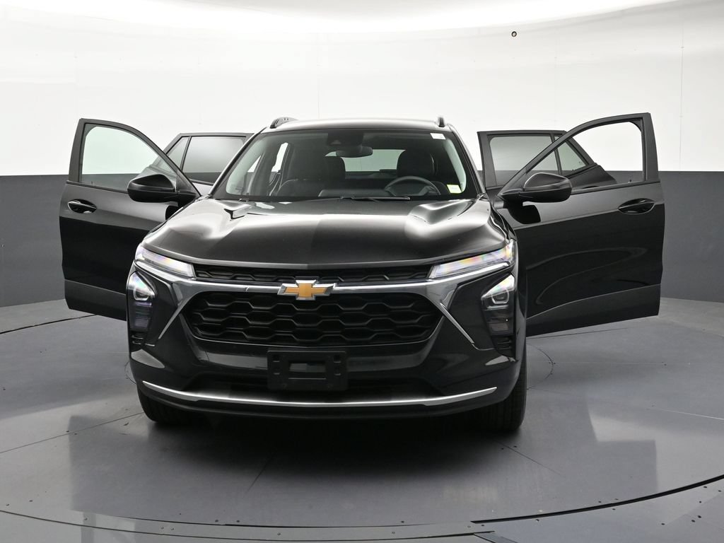 Used 2024 Chevrolet Trax LT FWD image 37
