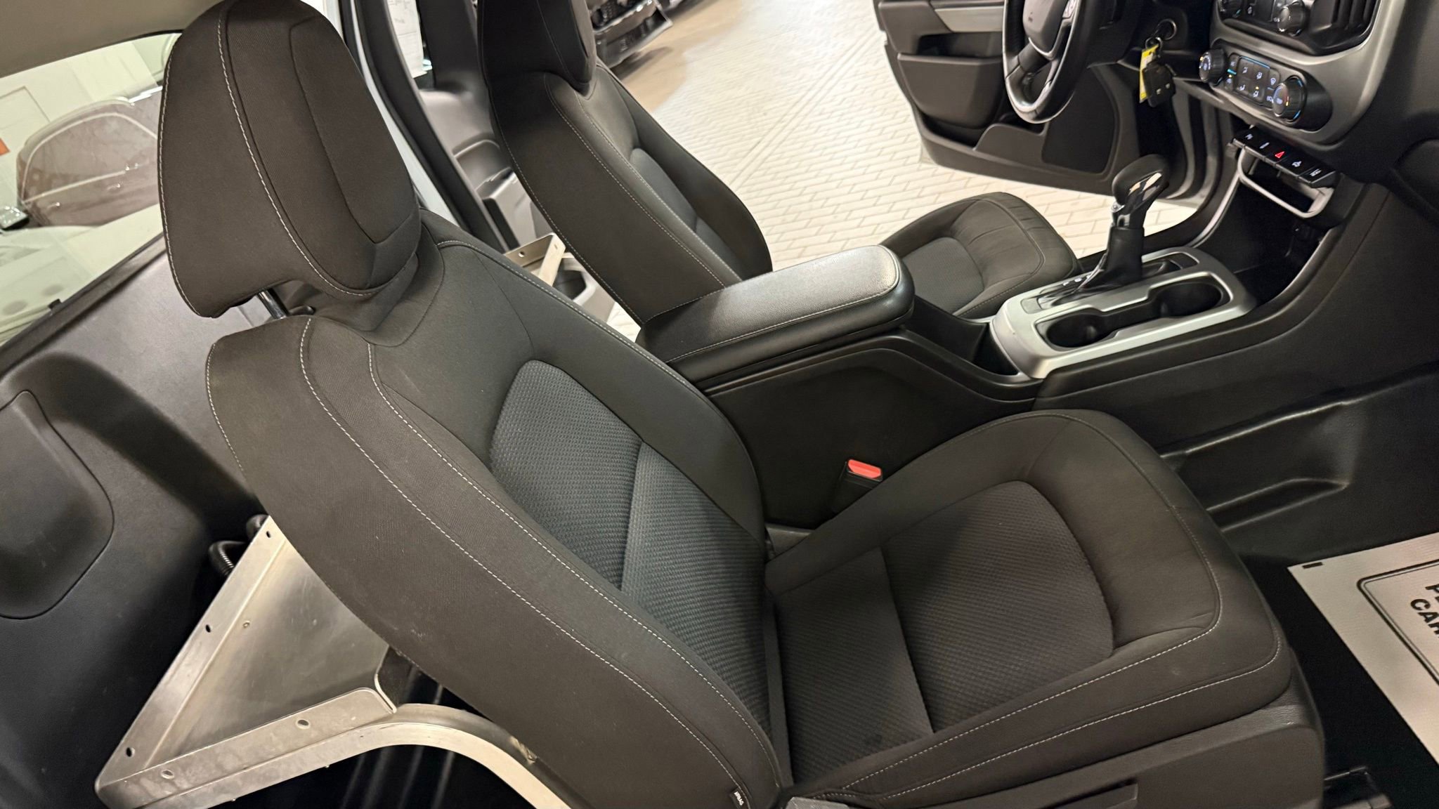 Used 2022 Chevrolet Colorado LT w/ Fleet Safety Package image 22