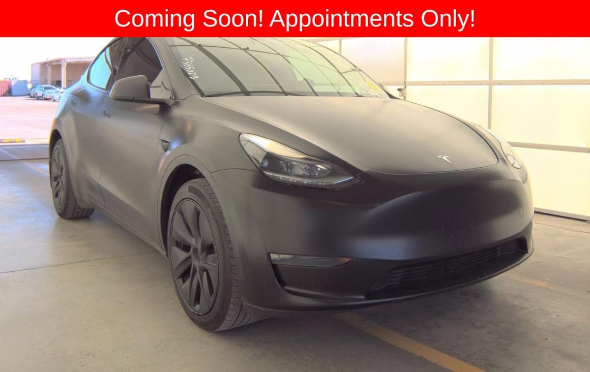 Used 2024 Tesla Model Y Long Range AWD/4WD image 1