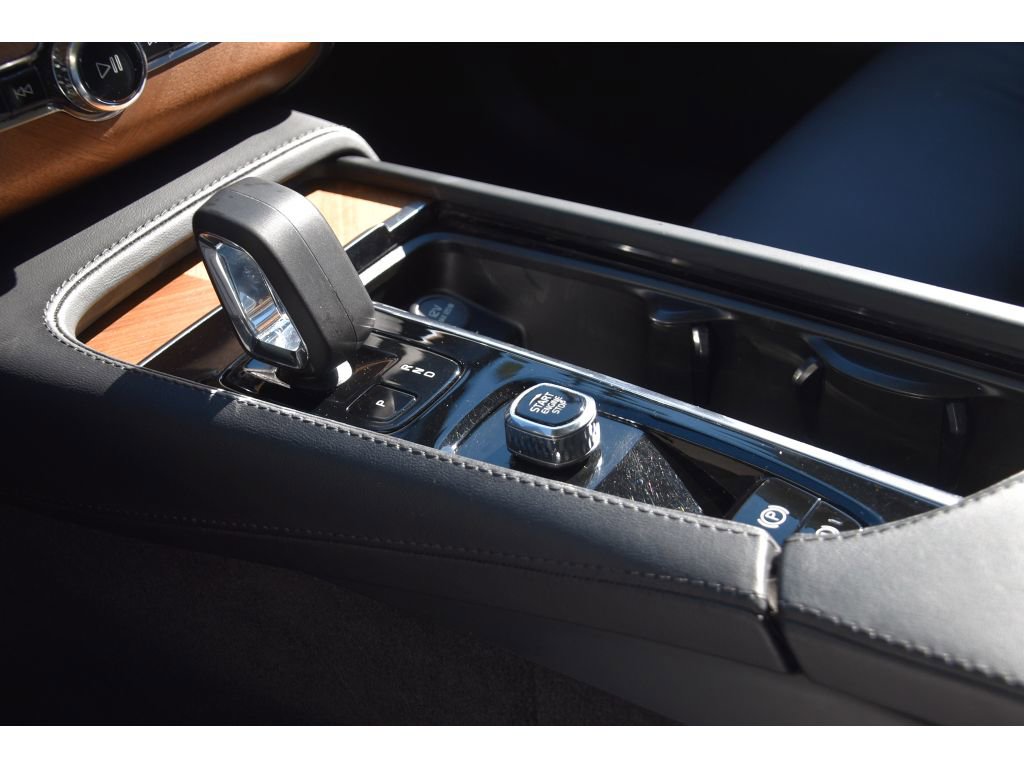 Used 2024 Volvo XC90 T8 Plus w/ Protection Package image 37