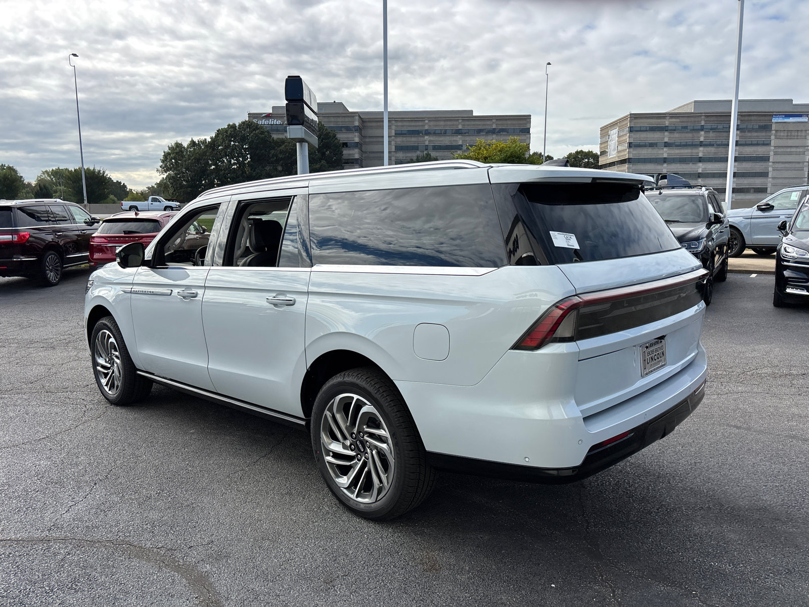New 2025 Lincoln Navigator L Reserve image 5