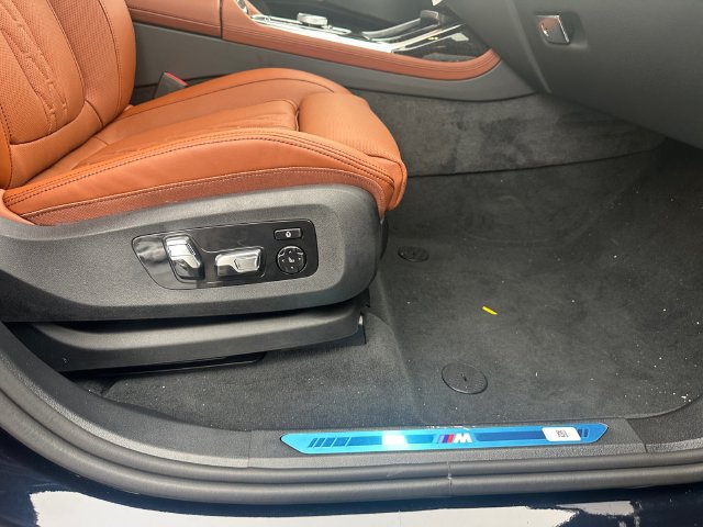 New 2027 BMW X7 xDrive40i w/ M Sport Package AWD/4WD image 18