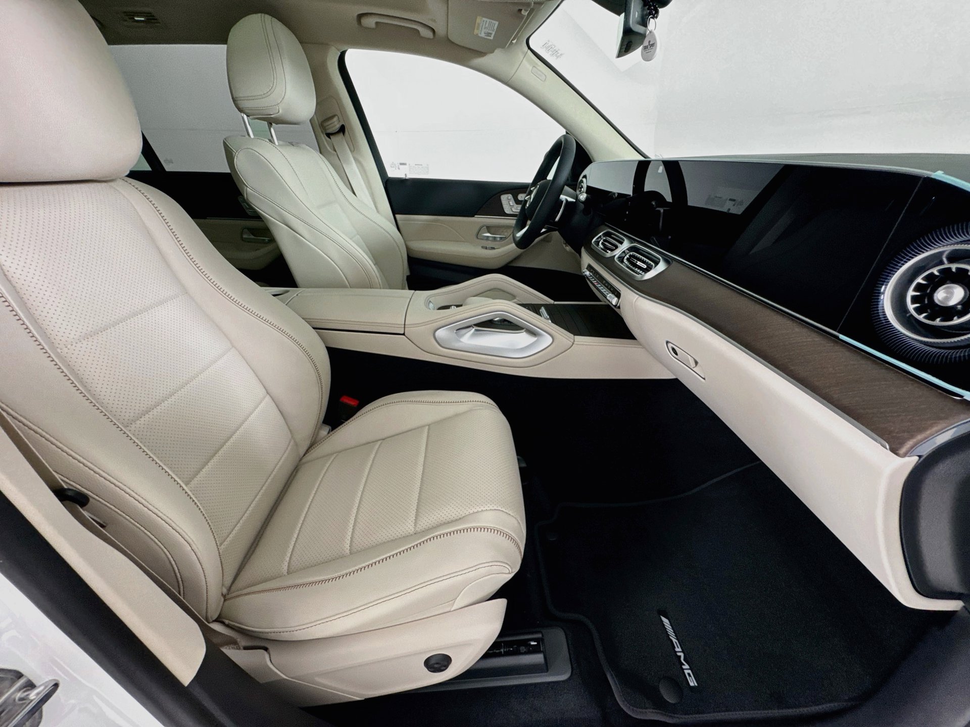 New 2027 Mercedes-Benz GLS 450 4MATIC image 31