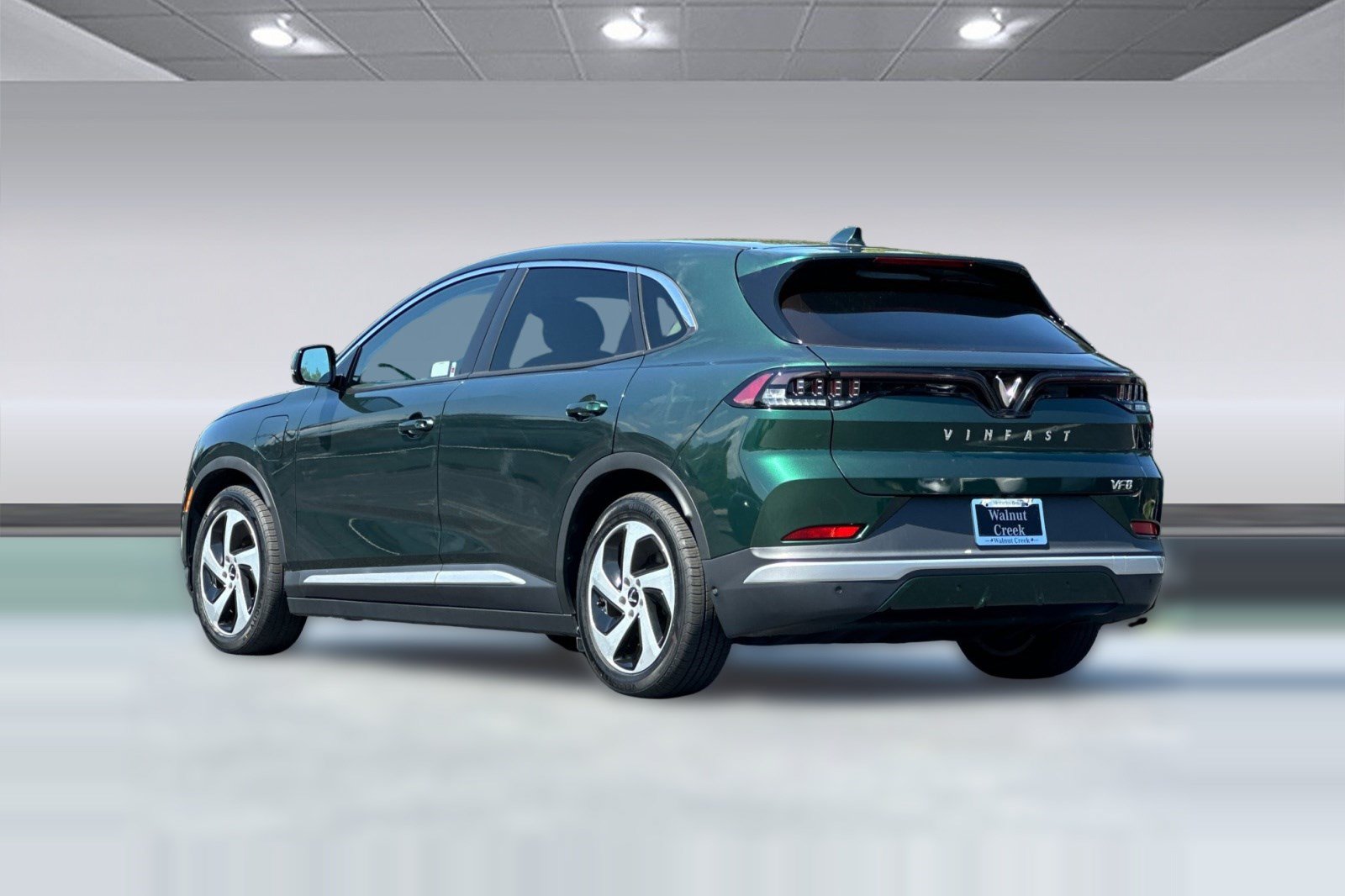 Used 2023 VinFast VF 8 Eco AWD/4WD image 3