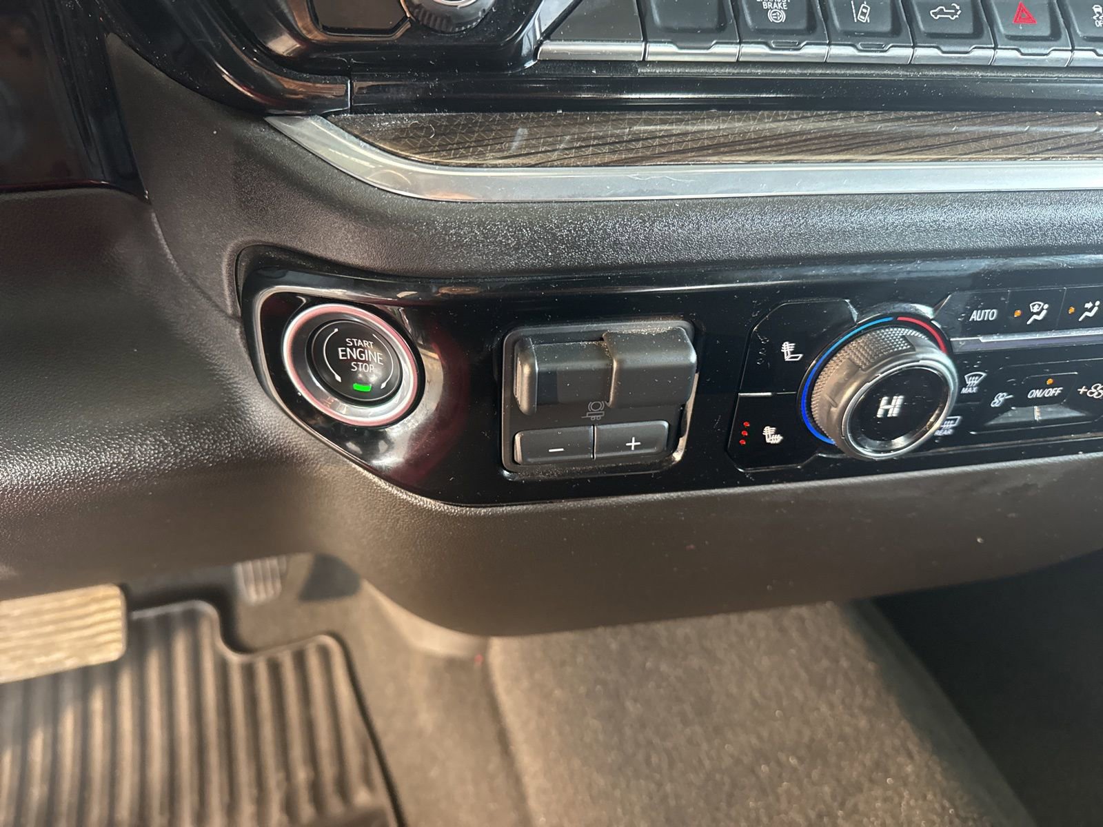 Used 2025 Chevrolet Silverado 2500 LT w/ Convenience Package image 32