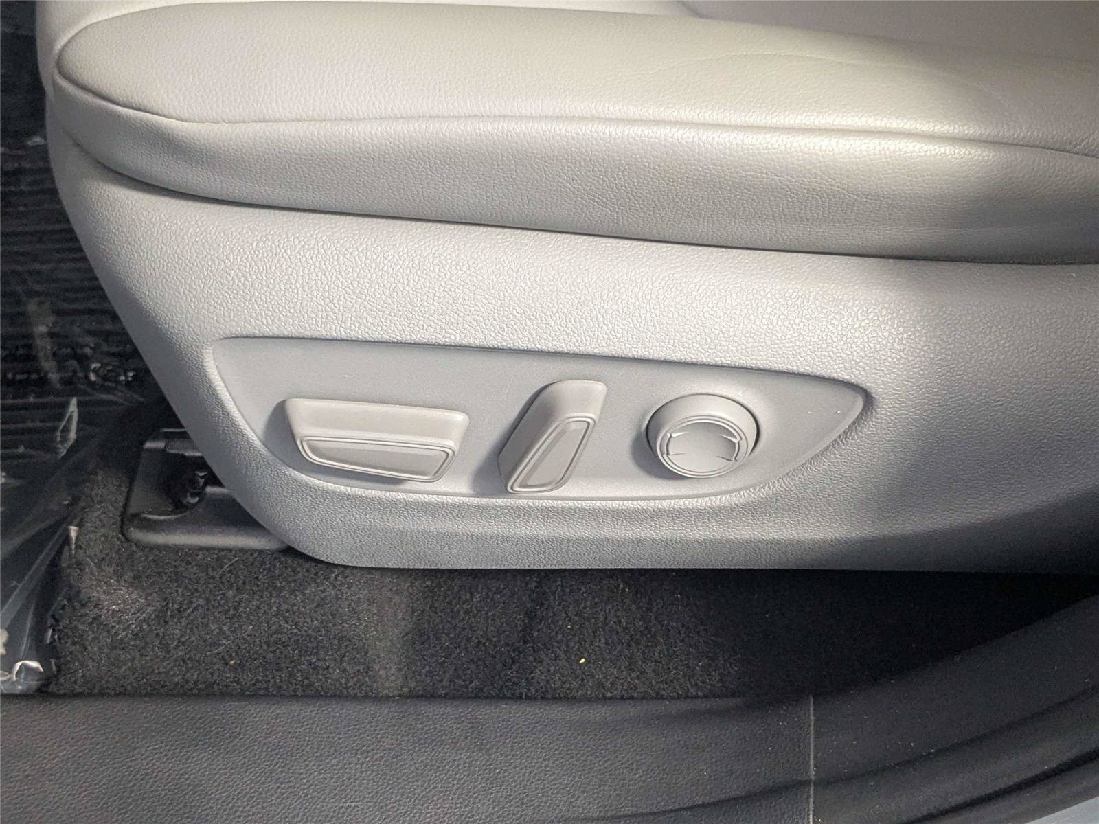 Certified 2020 Toyota Highlander XLE FWD image 15