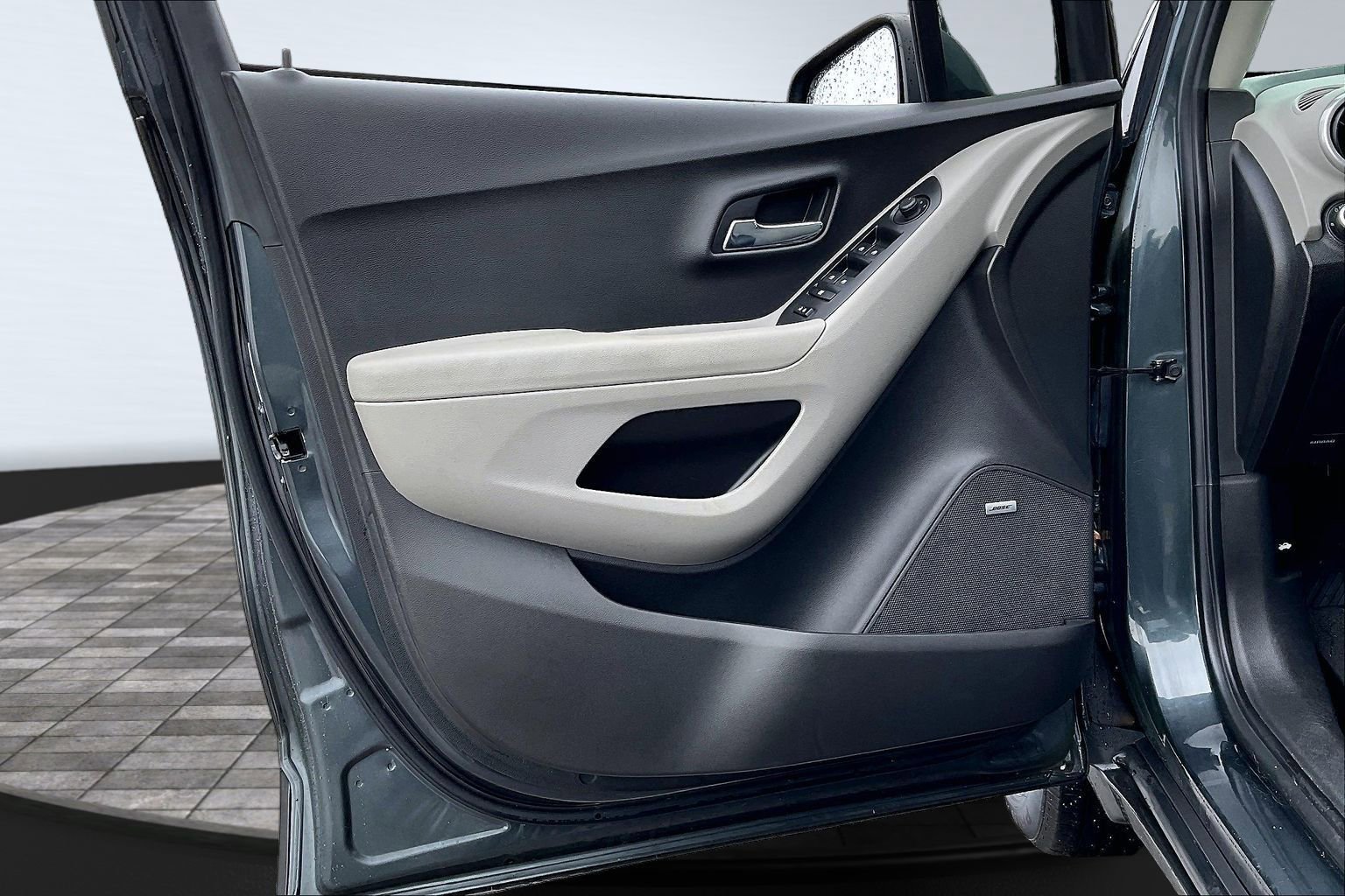 Used 2016 Chevrolet Trax LT w/ LT Sun and Sound Package image 17