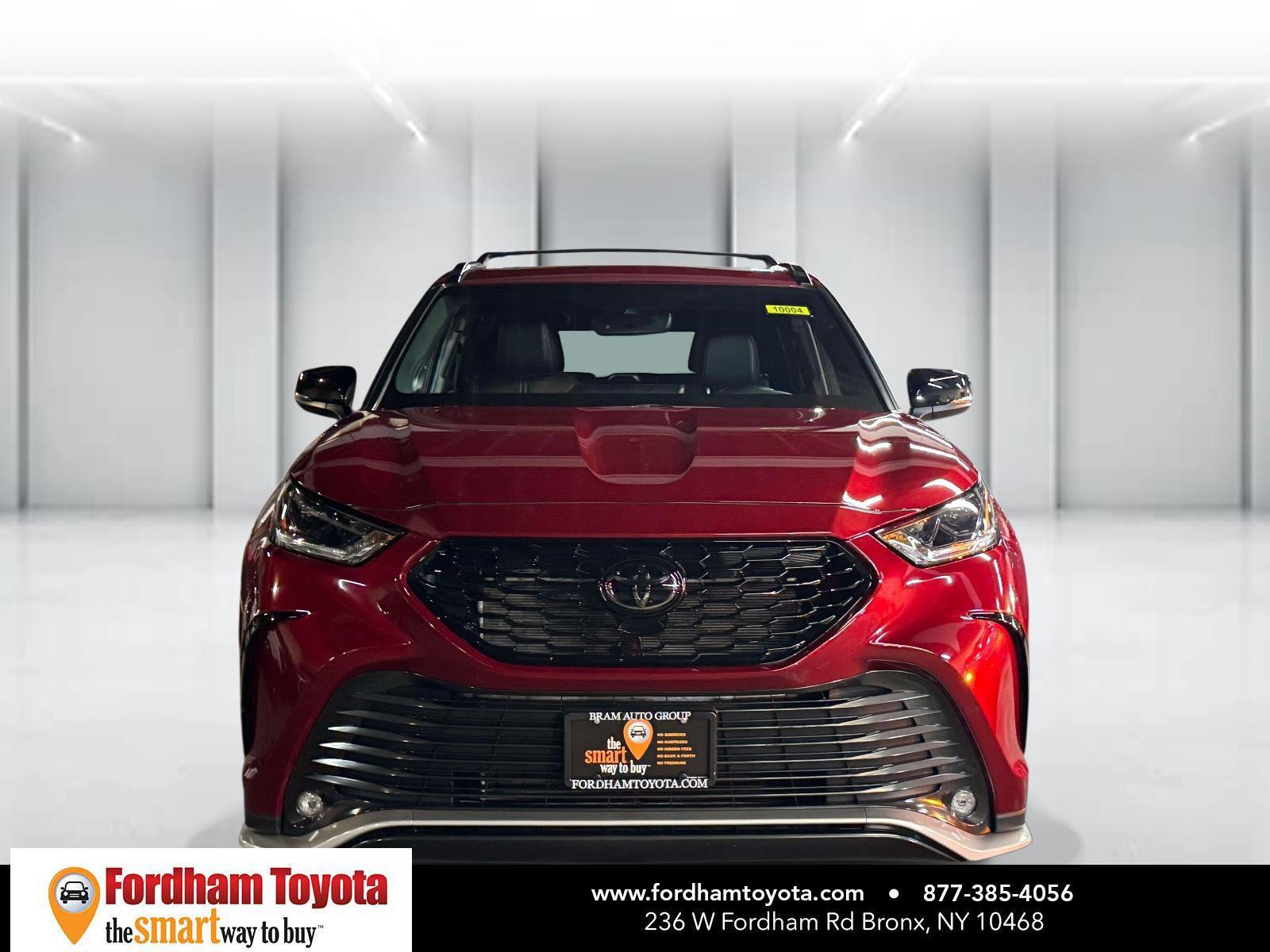 Used 2023 Toyota Highlander XSE AWD/4WD image 2
