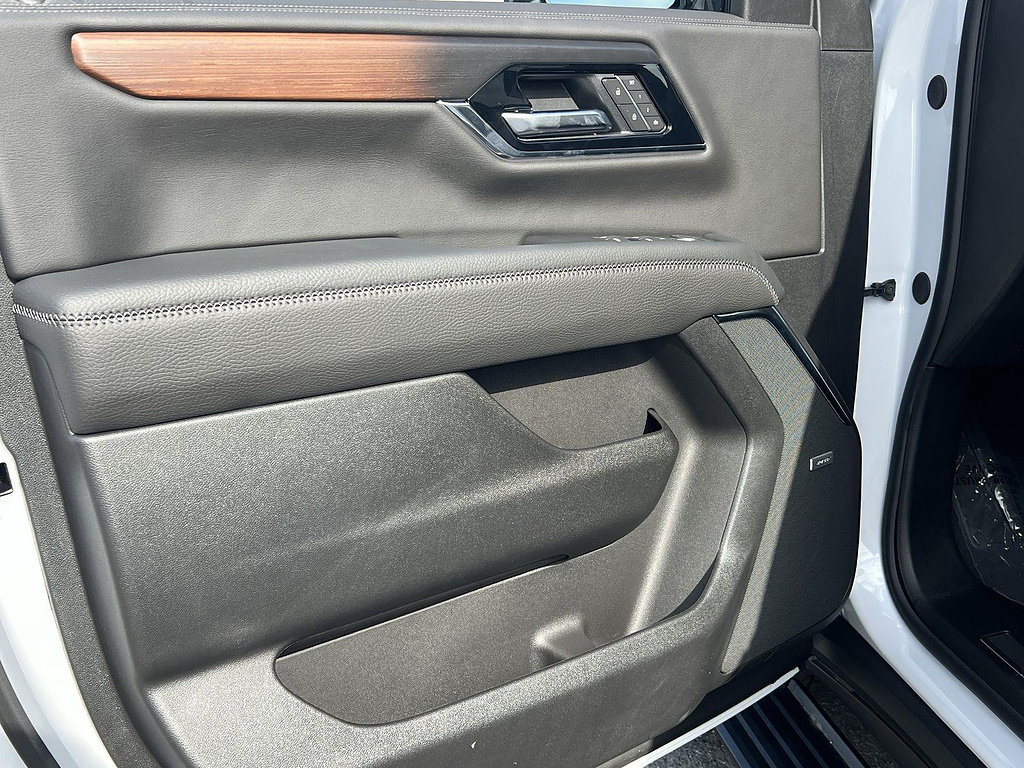 New 2026 GMC Yukon XL Denali w/ Denali Reserve Package RWD image 10