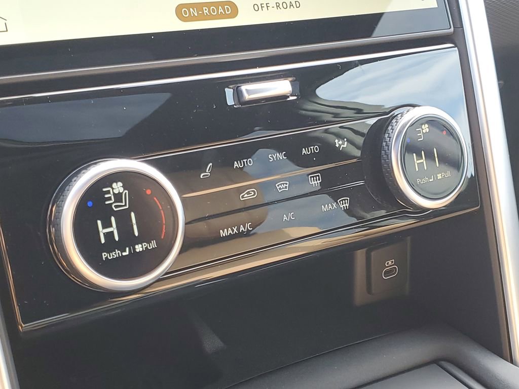 Used 2025 Land Rover Discovery Dynamic SE AWD/4WD image 24