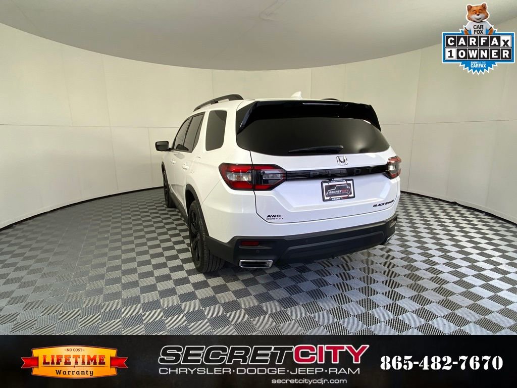 Used 2025 Honda Pilot Black Edition image 5