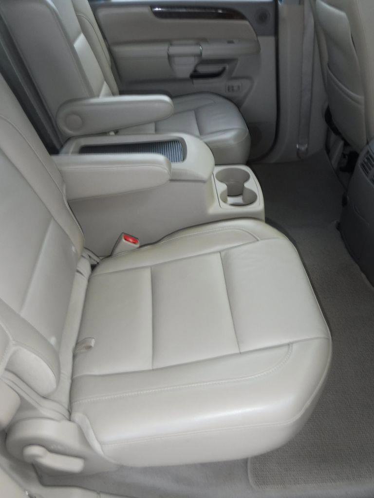 Used 2011 Nissan Armada Platinum w/ 2nd Row Captain Seat Pkg RWD image 34