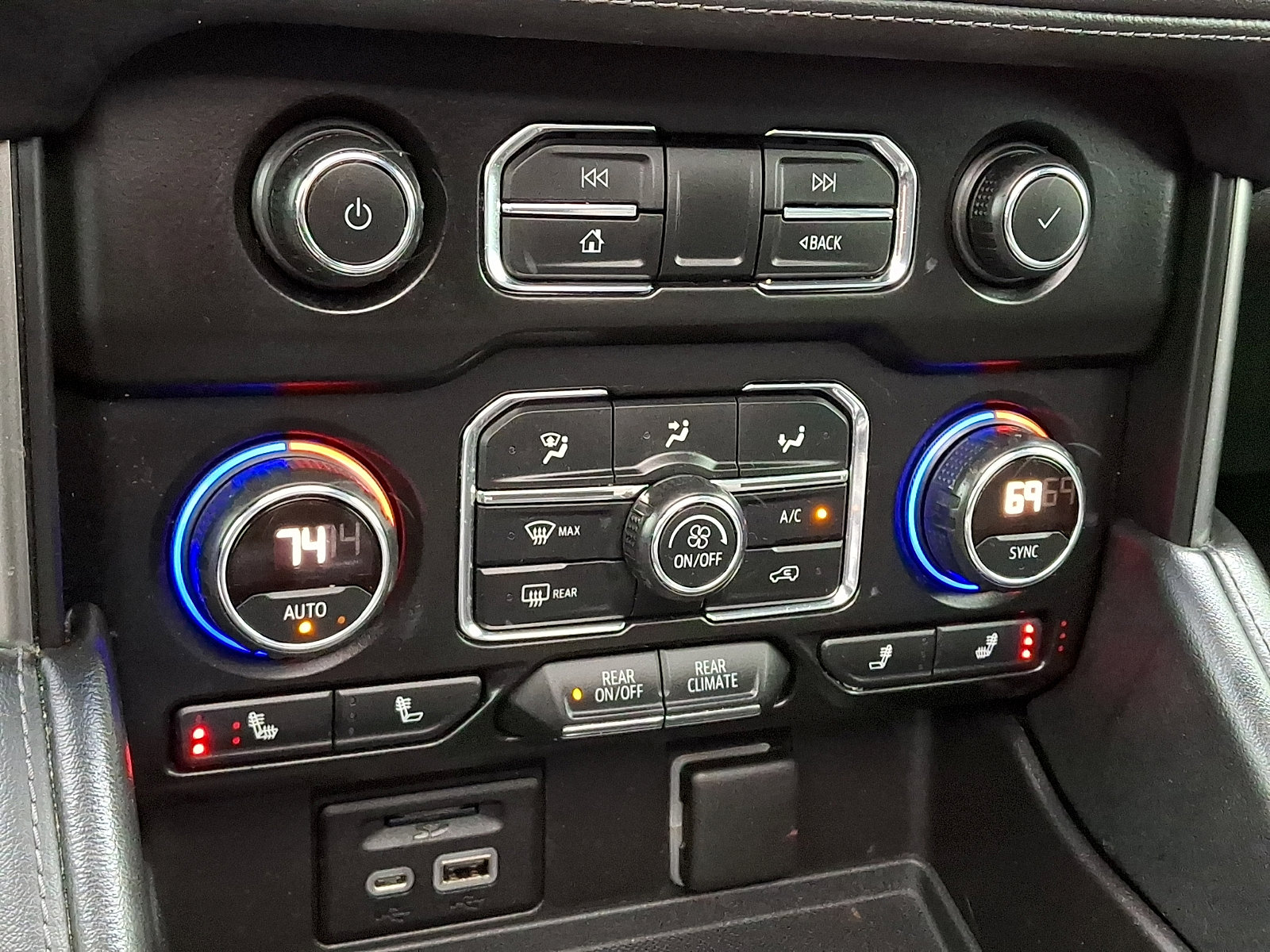 Used 2021 Chevrolet Tahoe LT w/ Luxury Package image 19