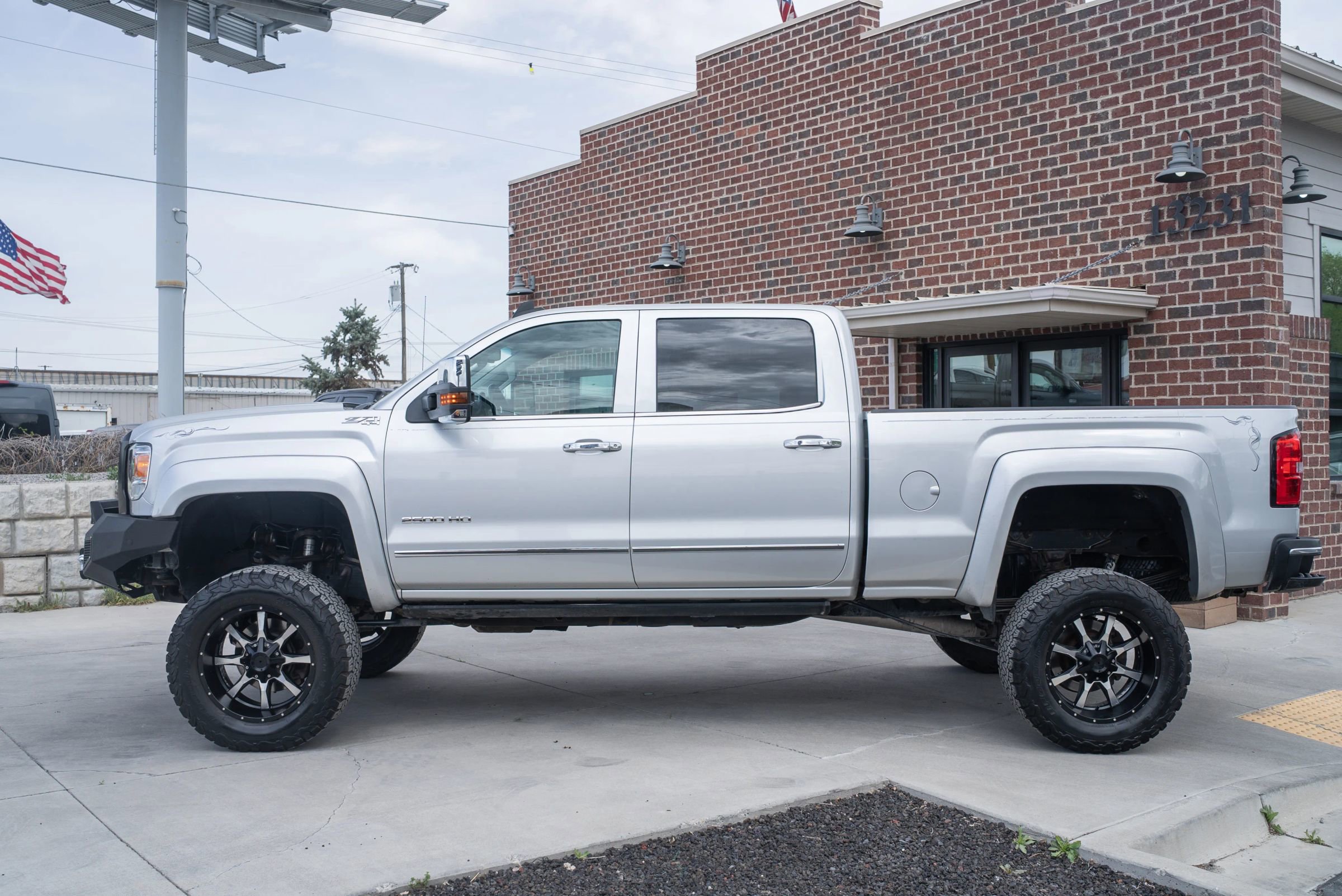 Used 2015 GMC Sierra 2500 SLT w/ Suspension Package, Off-Road AWD/4WD image 3