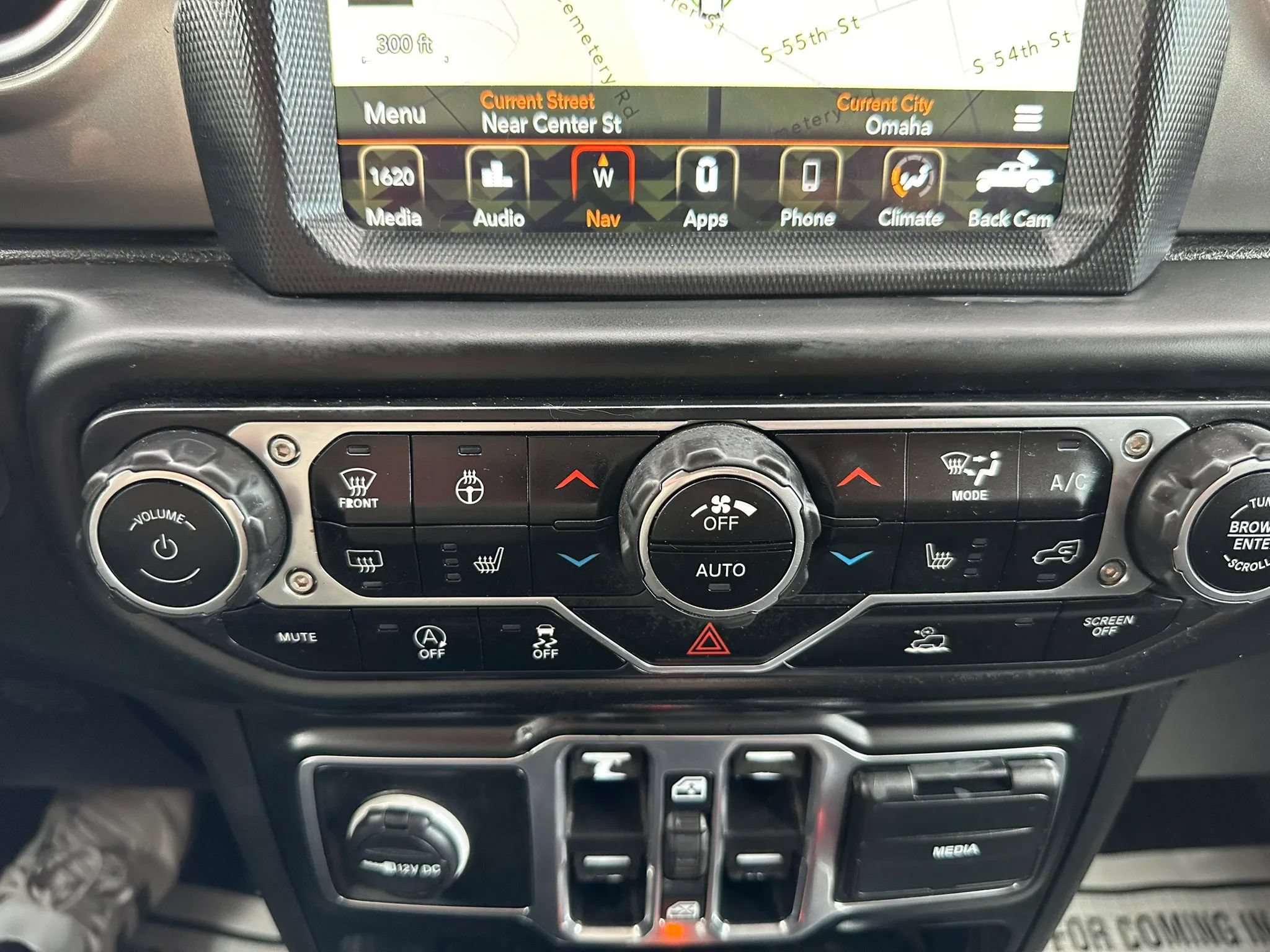 Used 2020 Jeep Gladiator Overland AWD/4WD image 23