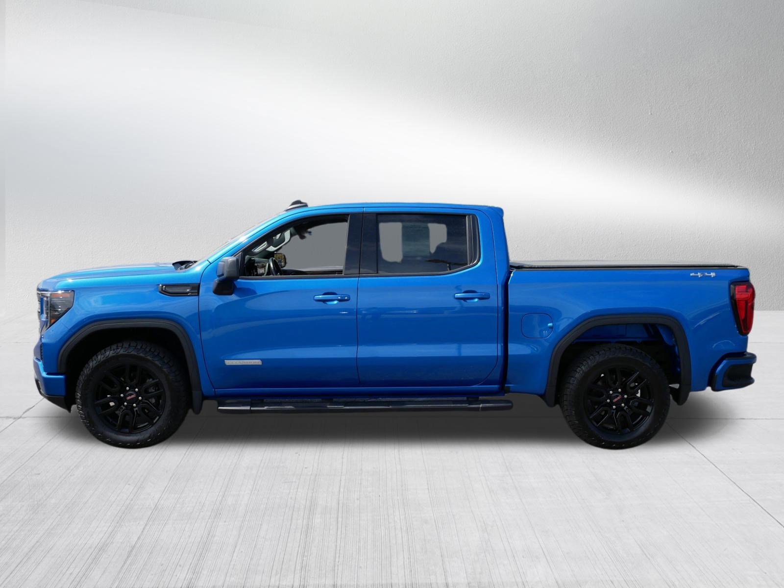 Used 2022 GMC Sierra 1500 Elevation w/ LPO, Elevation Black Package AWD/4WD image 3