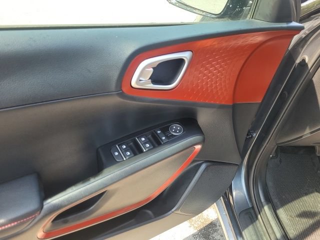 Certified 2023 Kia Soul GT-Line FWD image 13