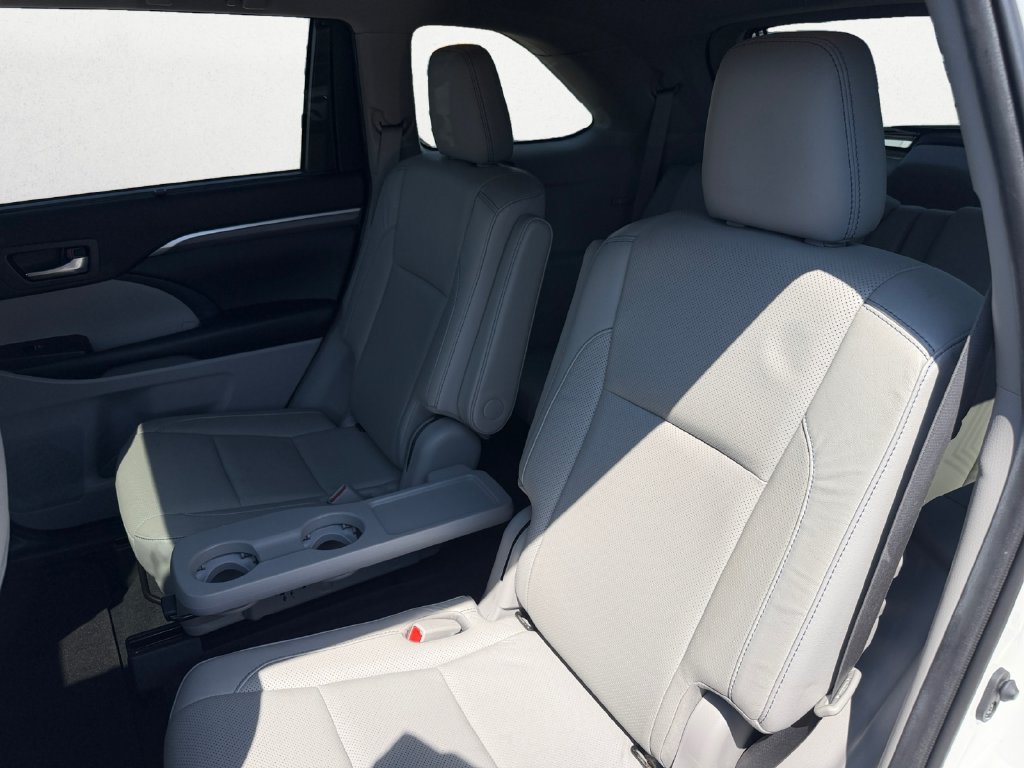 Used 2019 Toyota Highlander Limited FWD image 13