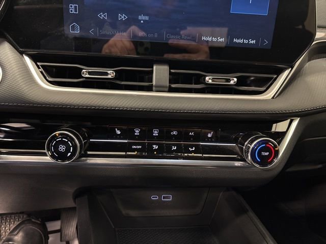 Used 2025 Chevrolet Equinox LT w/ Safety and Technology Package image 22