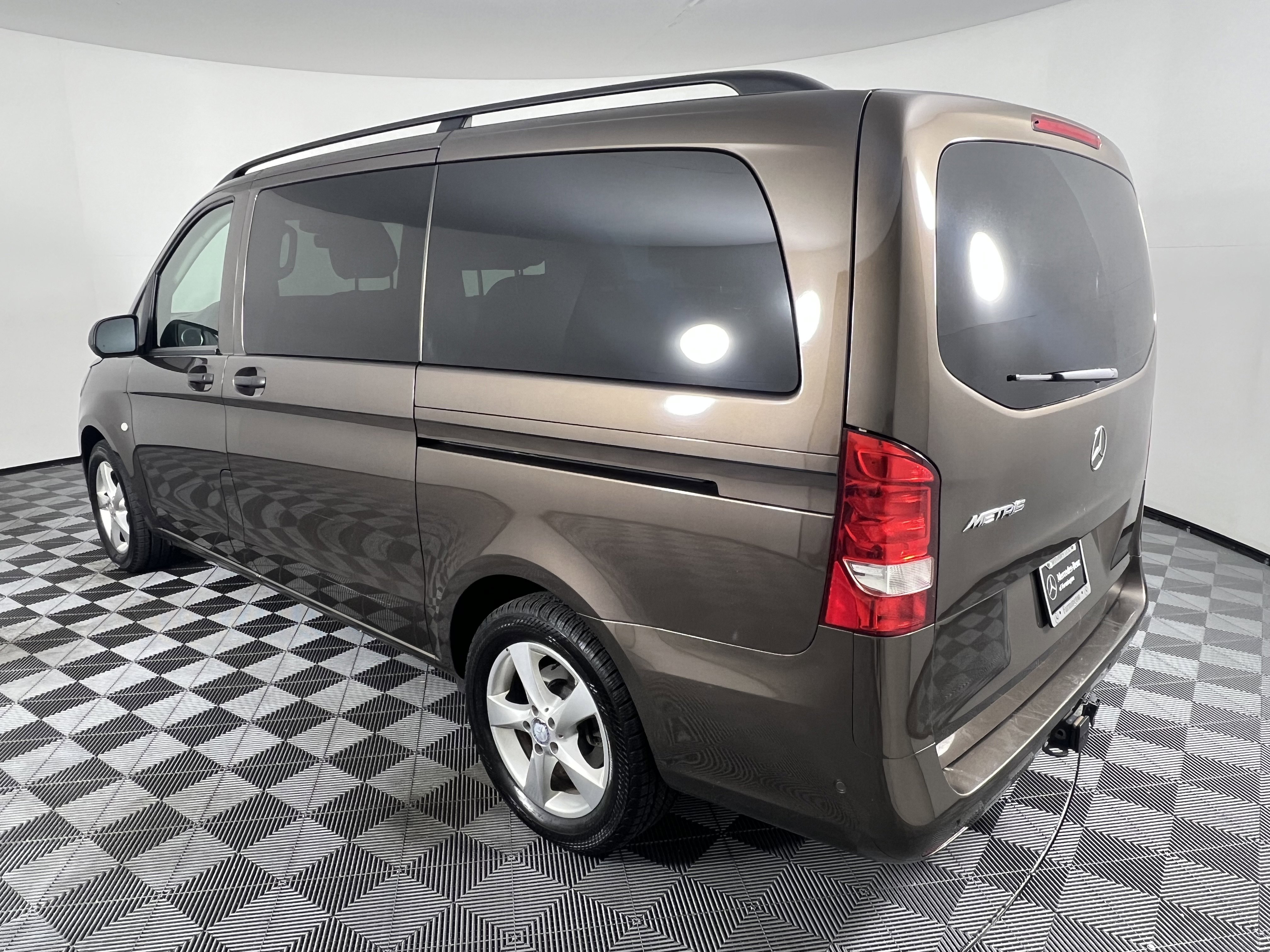 Used 2016 Mercedes-Benz Metris Passenger image 9
